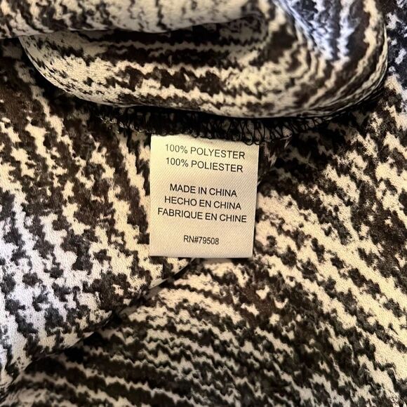 Violet + Claire Women's Black and White Half Button Front Long Sleeve Blouse - Picture 7 of 7